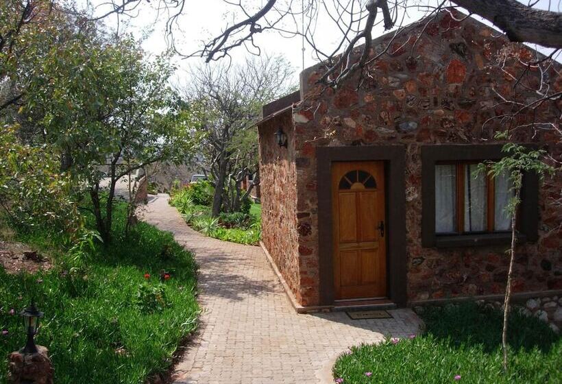 پانسیون Onduri Lodge   In Okaukuejo