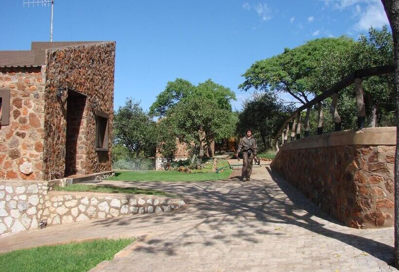 پانسیون Onduri Lodge   In Okaukuejo