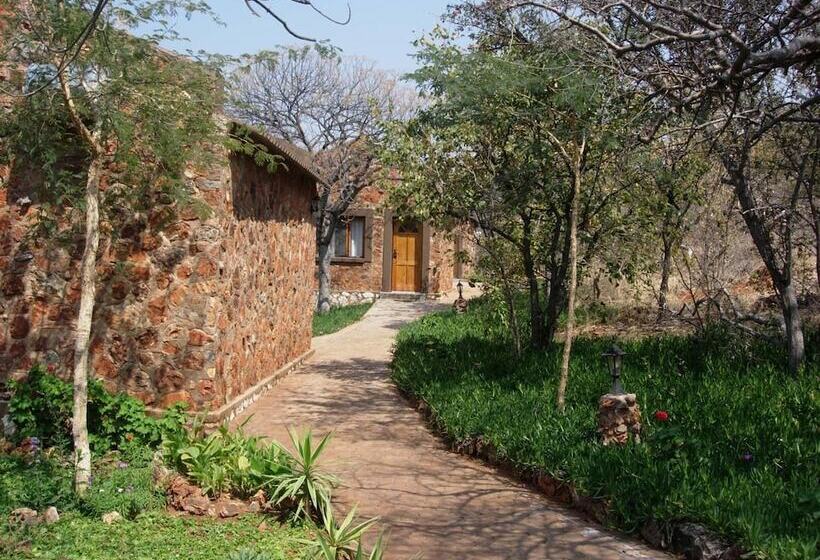 پانسیون Onduri Lodge   In Okaukuejo