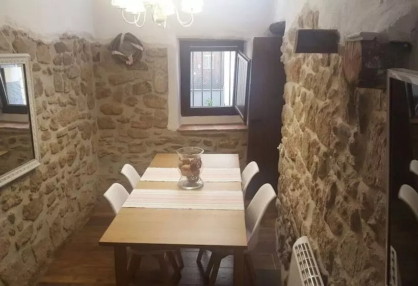 El Encanto De Mora