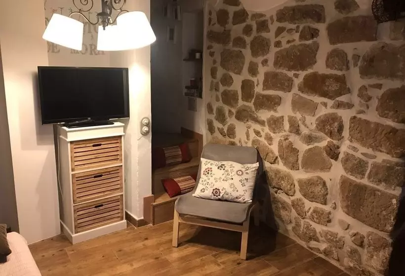 El Encanto De Mora