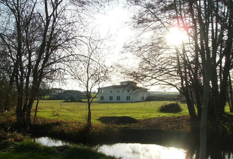 بنسيون Au Pied Du Lariat