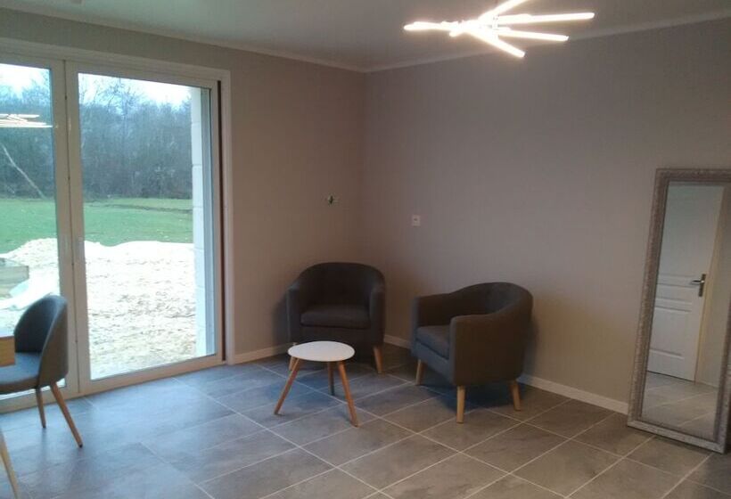 بنسيون Au Pied Du Lariat