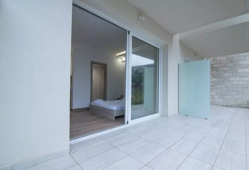ペンション Michalianna Suites