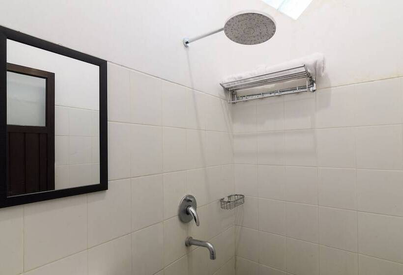 בית מלון כפרי Penginapan Rb Syariah By Oyo Rooms