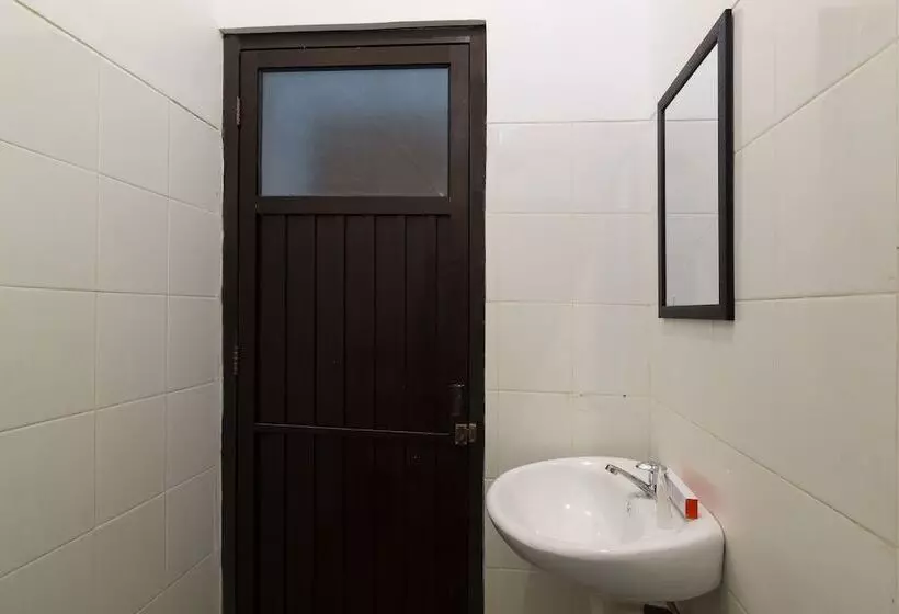 Hotelli Penginapan Rb Syariah By Oyo Rooms