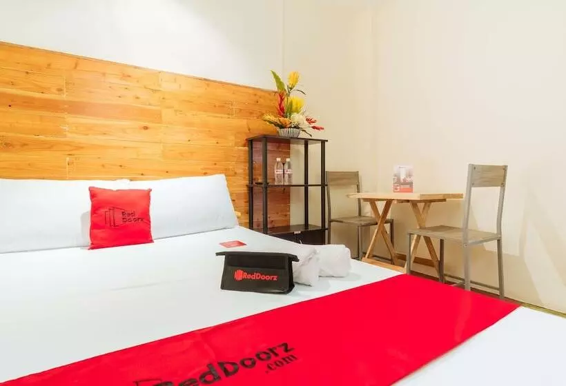 هتل Reddoorz @ Vicente Street Espana Manila