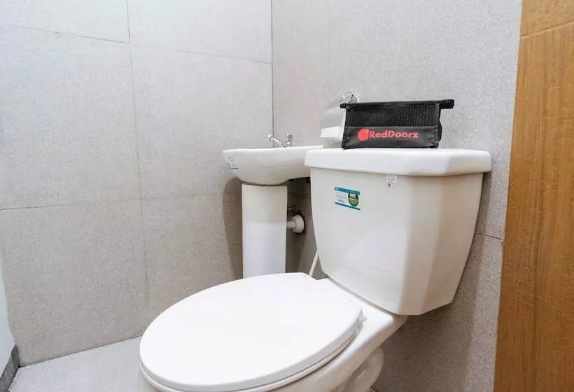 هتل Reddoorz @ Vicente Street Espana Manila