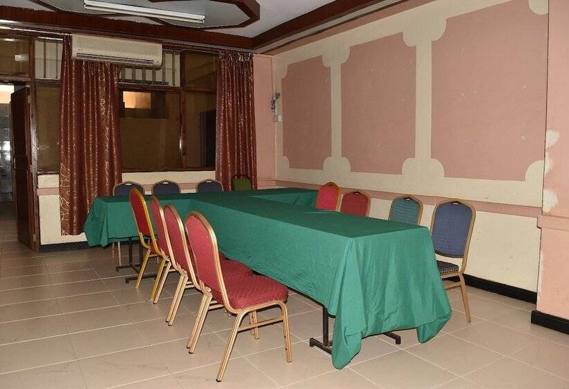 Ibis Hotel 2000 Karatina