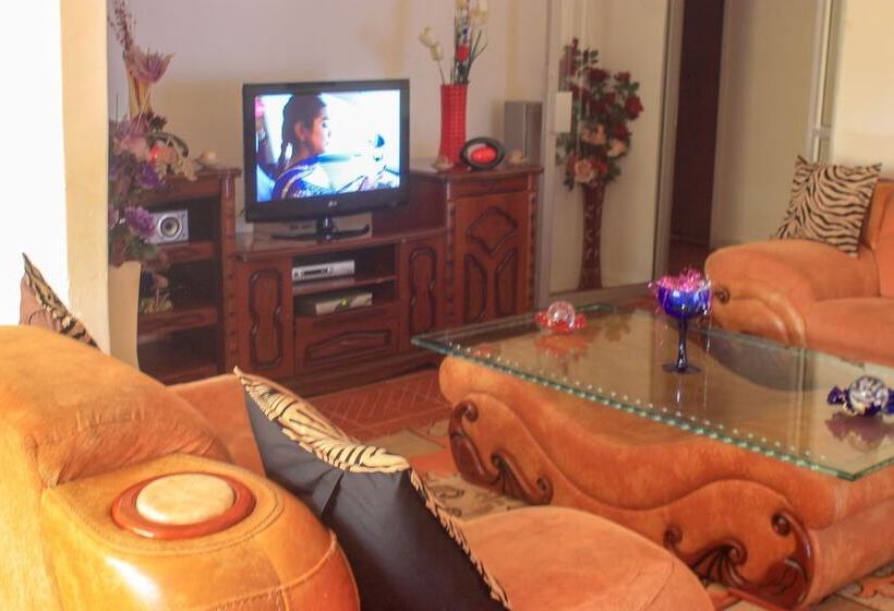 پانسیون Lillo Executive Lodge