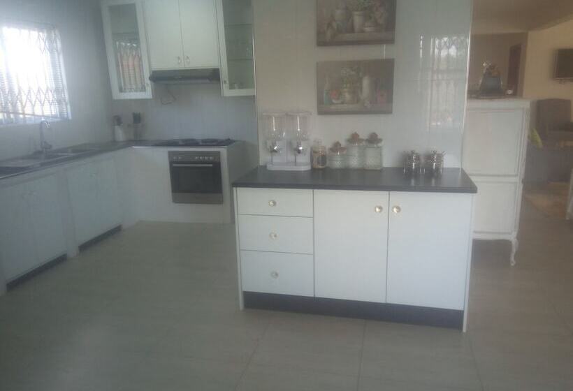 پانسیون Villa Emile Events And Hire