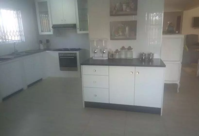 پانسیون Villa Emile Events And Hire