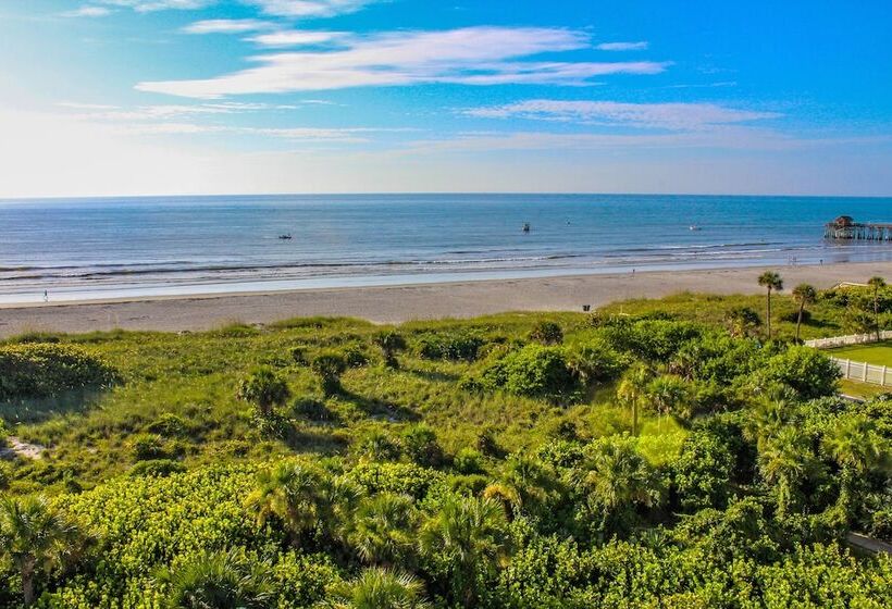 Discovery Beach Resort