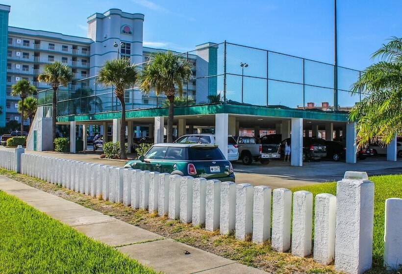 Discovery Beach Resort