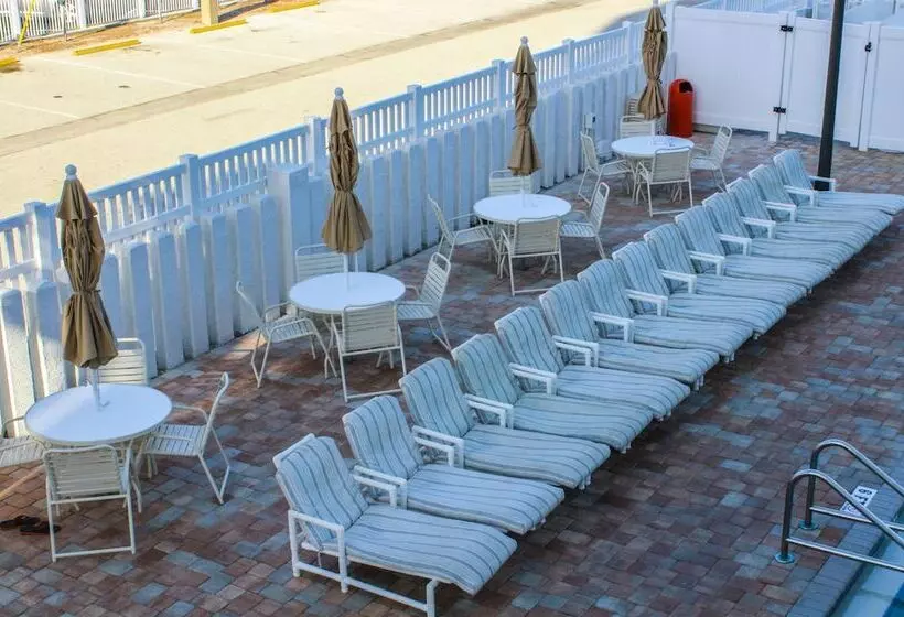 Discovery Beach Resort