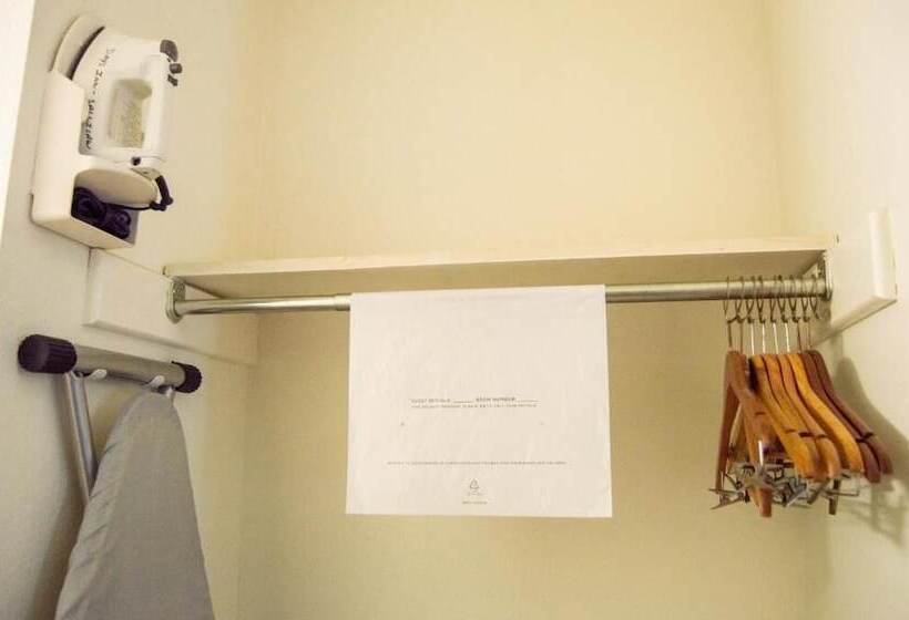 酒店 Blue Jay Inn & Suites