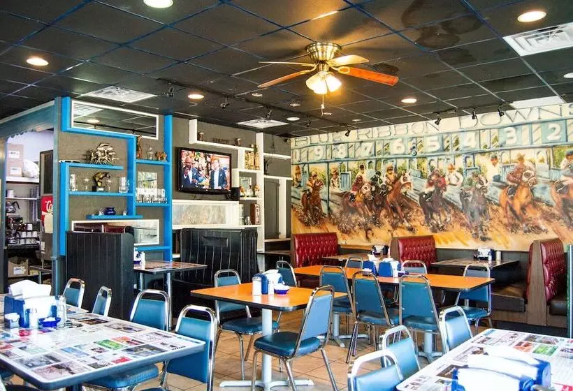 호텔 Blue Jay Inn & Suites