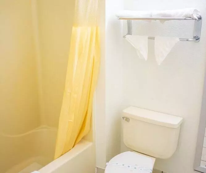 호텔 Blue Jay Inn & Suites