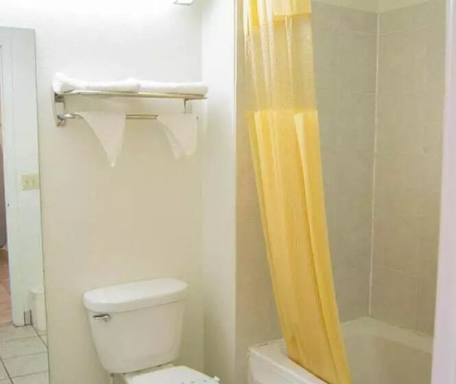 호텔 Blue Jay Inn & Suites