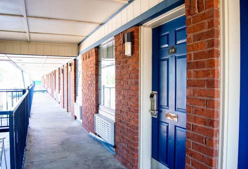 酒店 Blue Jay Inn & Suites