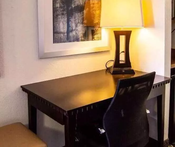 호텔 Blue Jay Inn & Suites