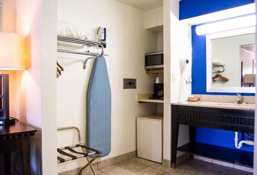 酒店 Blue Jay Inn & Suites