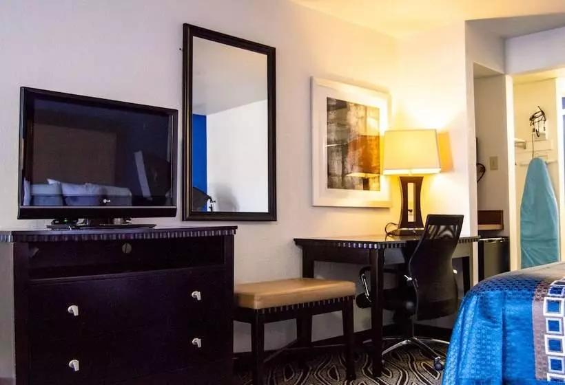 호텔 Blue Jay Inn & Suites