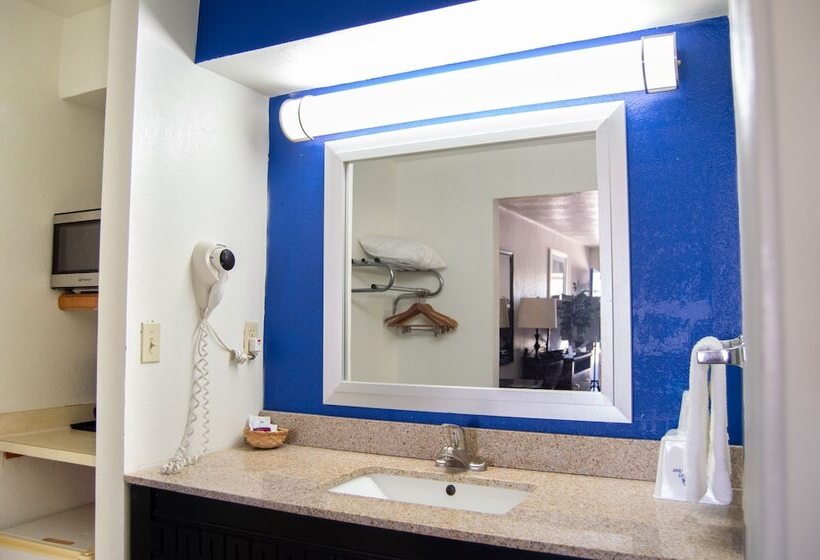 酒店 Blue Jay Inn & Suites