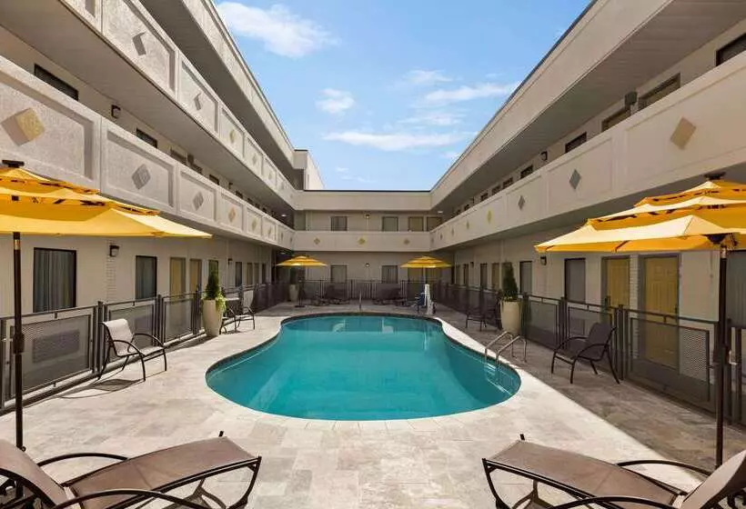 호텔 Bo, A Days Inn By Wyndham Chattanooga Downtown