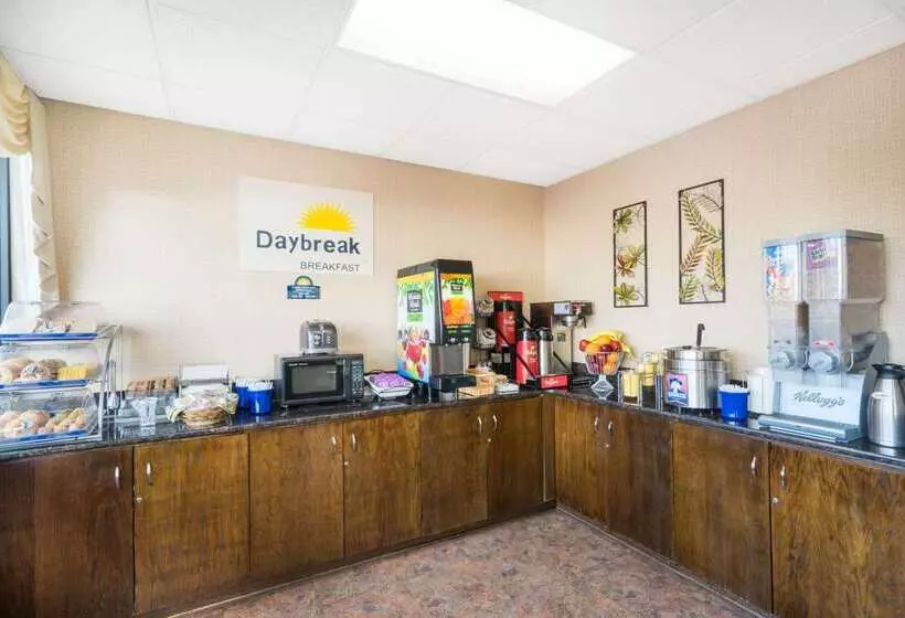 Отель Days Inn By Wyndham Asheville Downtown North