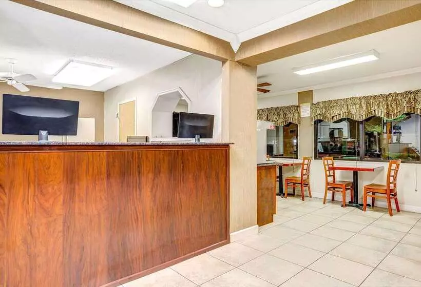 Hotelli Days Inn By Wyndham Chesapeake