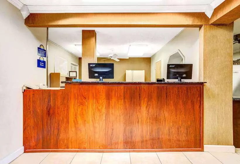 Hotelli Days Inn By Wyndham Chesapeake