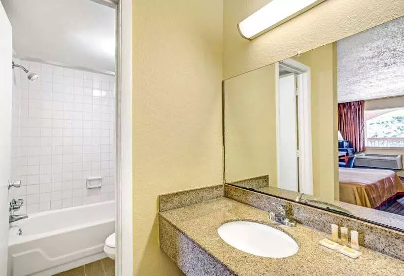 Hotelli Days Inn By Wyndham Chesapeake