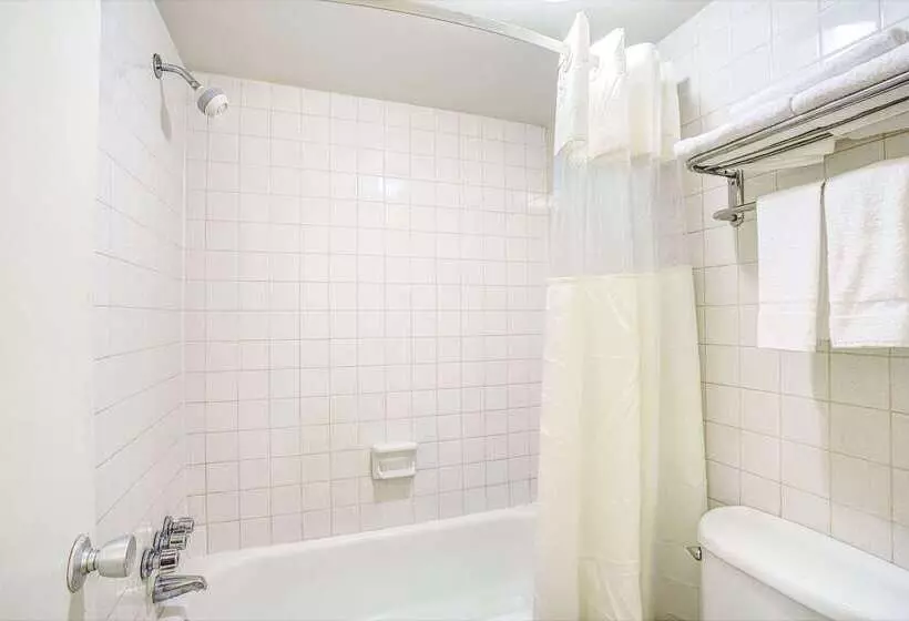 Hotelli Days Inn By Wyndham Chesapeake