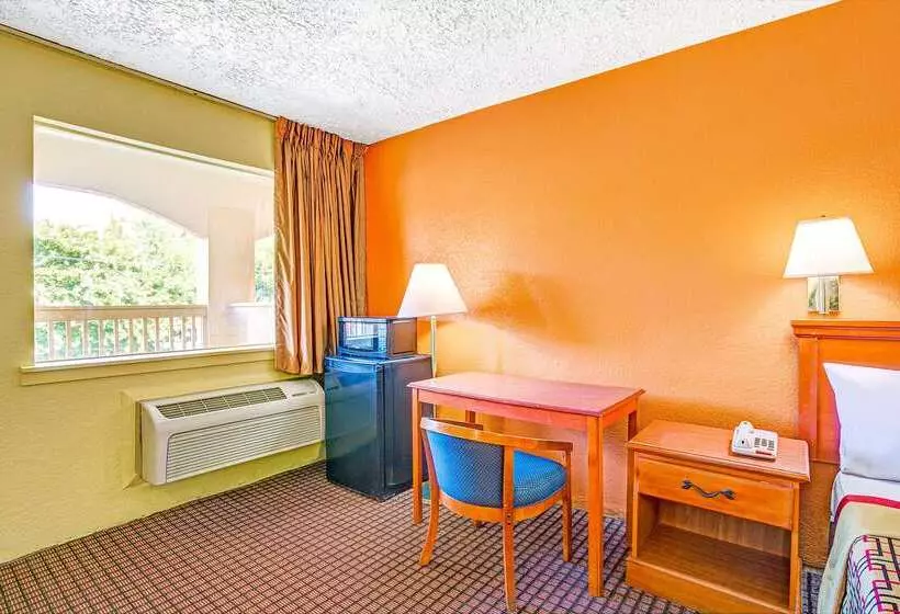 Hotelli Days Inn By Wyndham Chesapeake