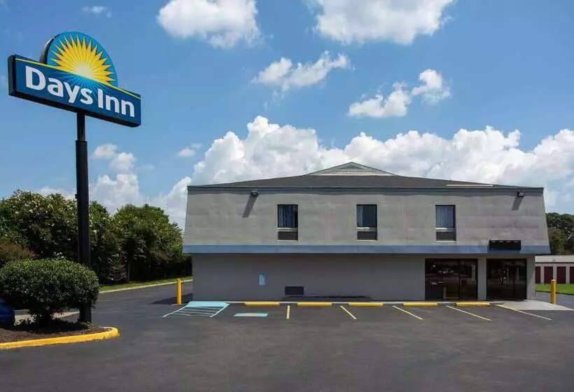 Hotelli Days Inn By Wyndham Chesapeake
