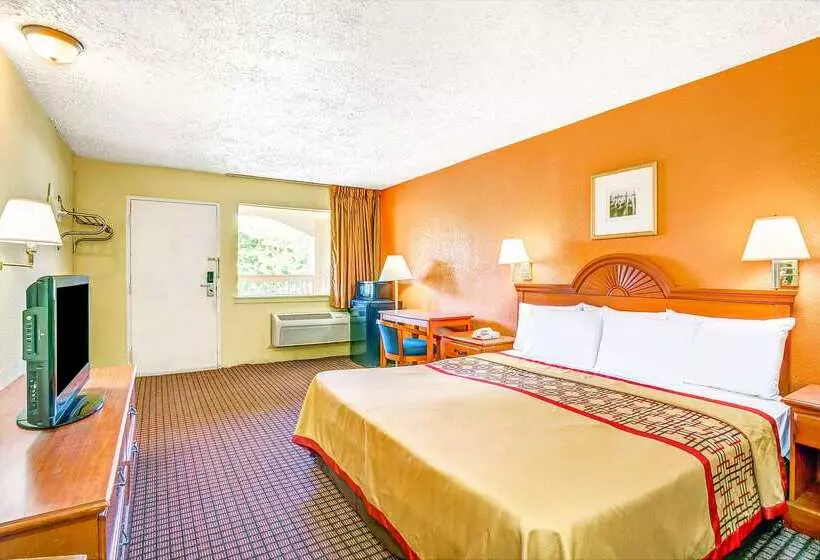 Hotelli Days Inn By Wyndham Chesapeake