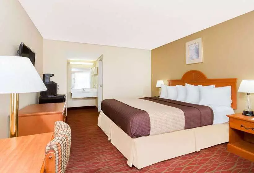 هتل Days Inn By Wyndham Staunton