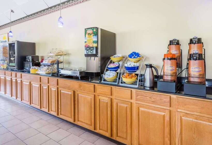 Hotel Days Inn By Wyndham Staunton