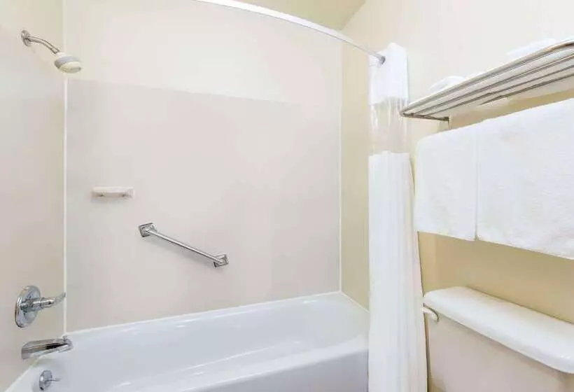 ホテル Days Inn & Suites By Wyndham Wichita