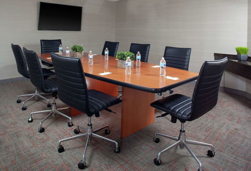 Отель Doubletree Suites By Hilton Dayton   Miamisburg