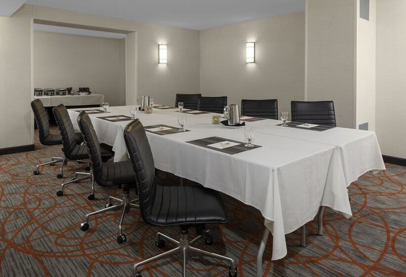 Отель Doubletree Suites By Hilton Dayton   Miamisburg