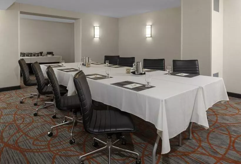 فندق Doubletree Suites By Hilton Dayton   Miamisburg