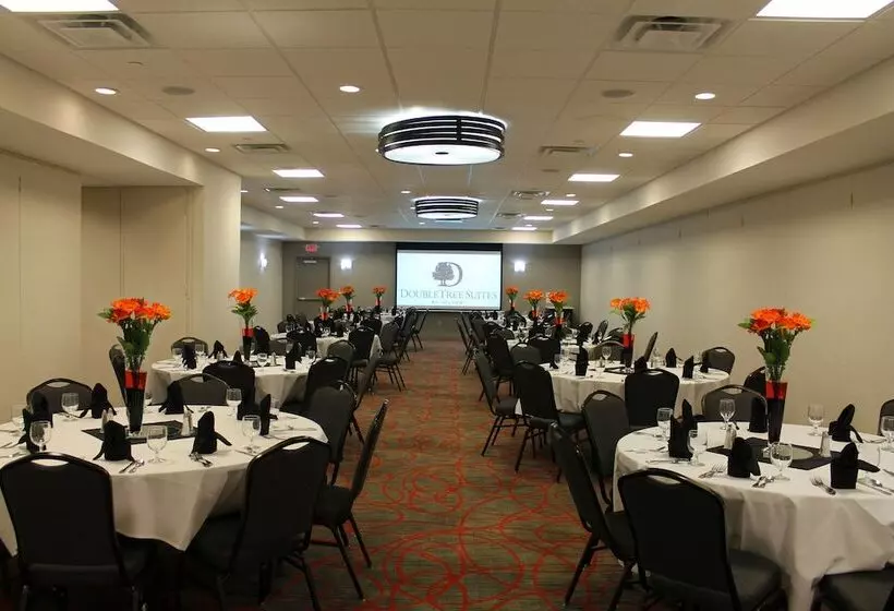 فندق Doubletree Suites By Hilton Dayton   Miamisburg