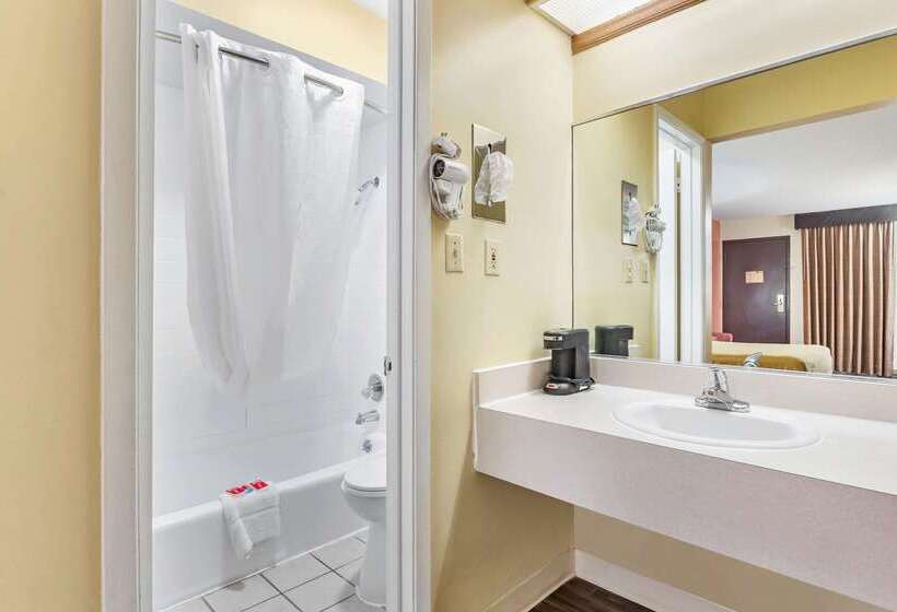 Отель Econo Lodge Urbandale  Northwest Des Moines