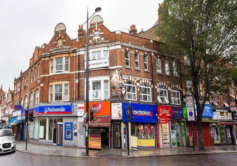 בית מלון כפרי Broadway Inn