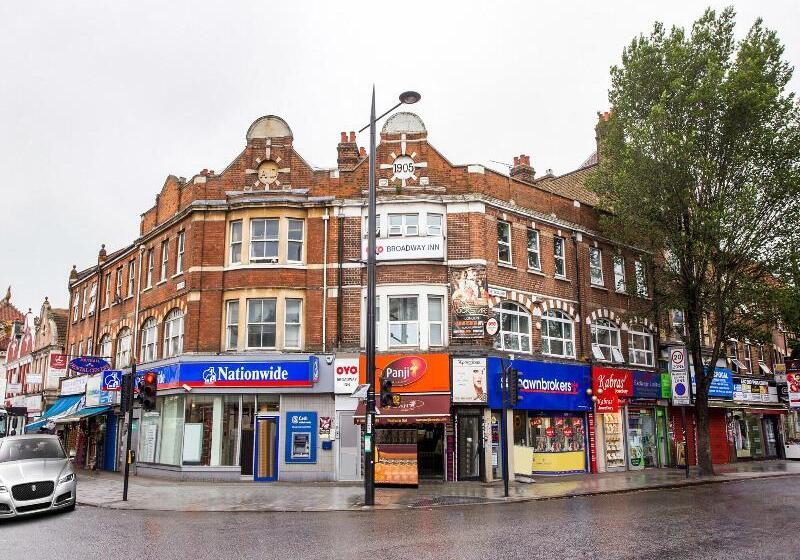 בית מלון כפרי Broadway Inn