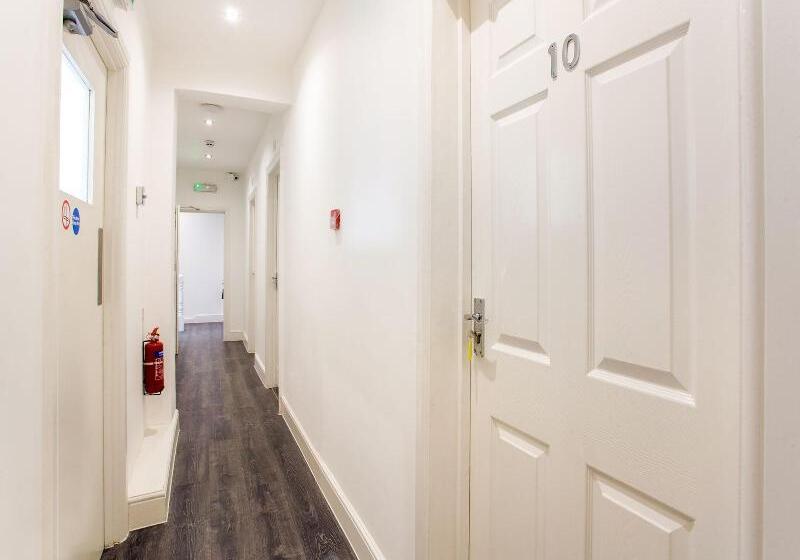 בית מלון כפרי Broadway Inn