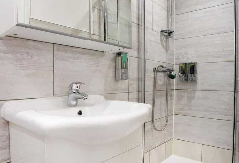 בית מלון כפרי Broadway Inn