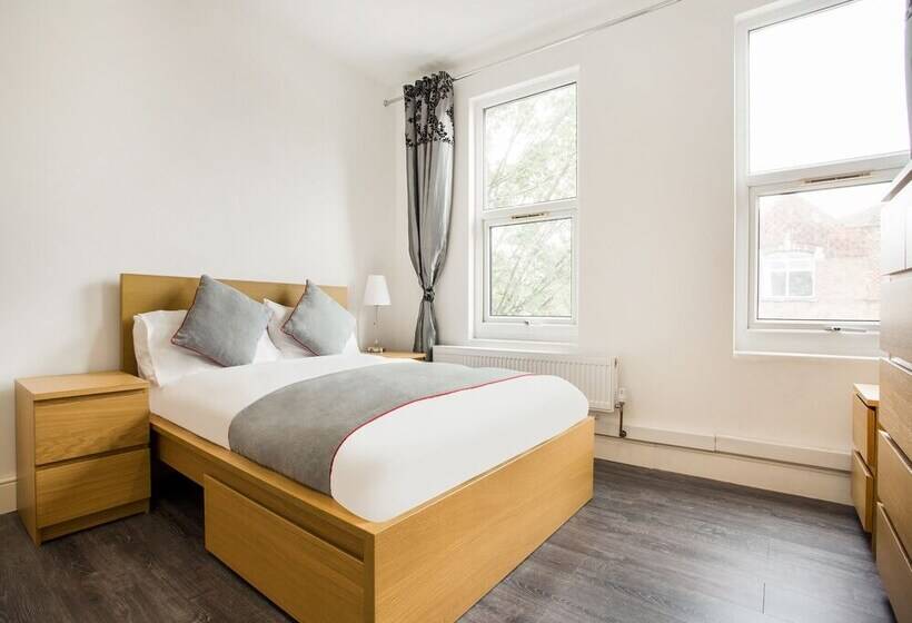 בית מלון כפרי Broadway Inn